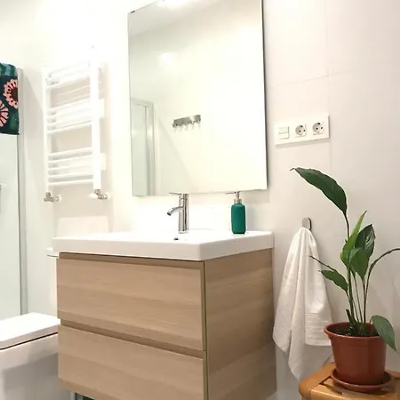 Trauko Flat Parking 15 Euros X Day Ebi01313 *