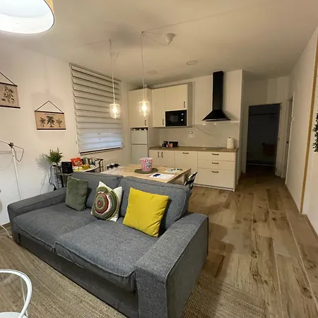 Trauko Flat Parking 15 Euros X Day Ebi01313