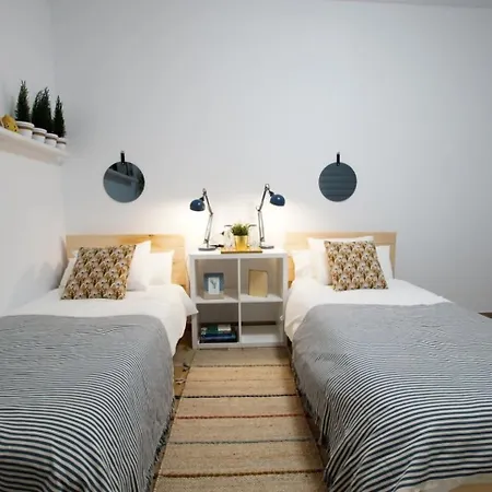 Trauko Flat Parking 15 Euros X Day Ebi01313