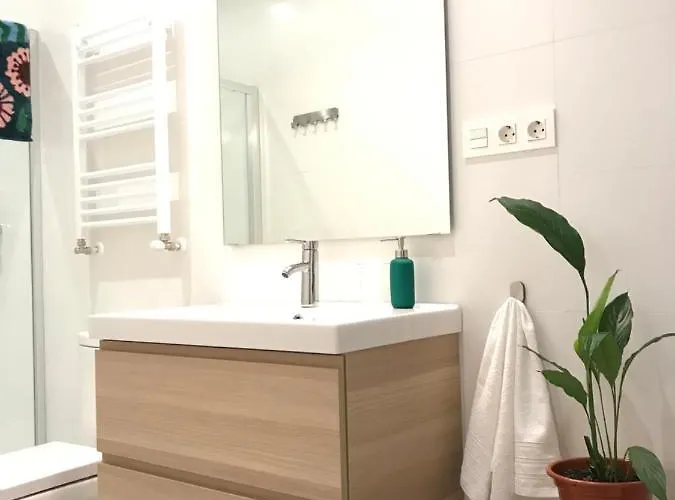 Trauko Flat Parking 15 Euros X Day Ebi01313 *